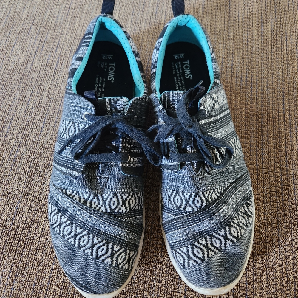 Tom's casual shoe